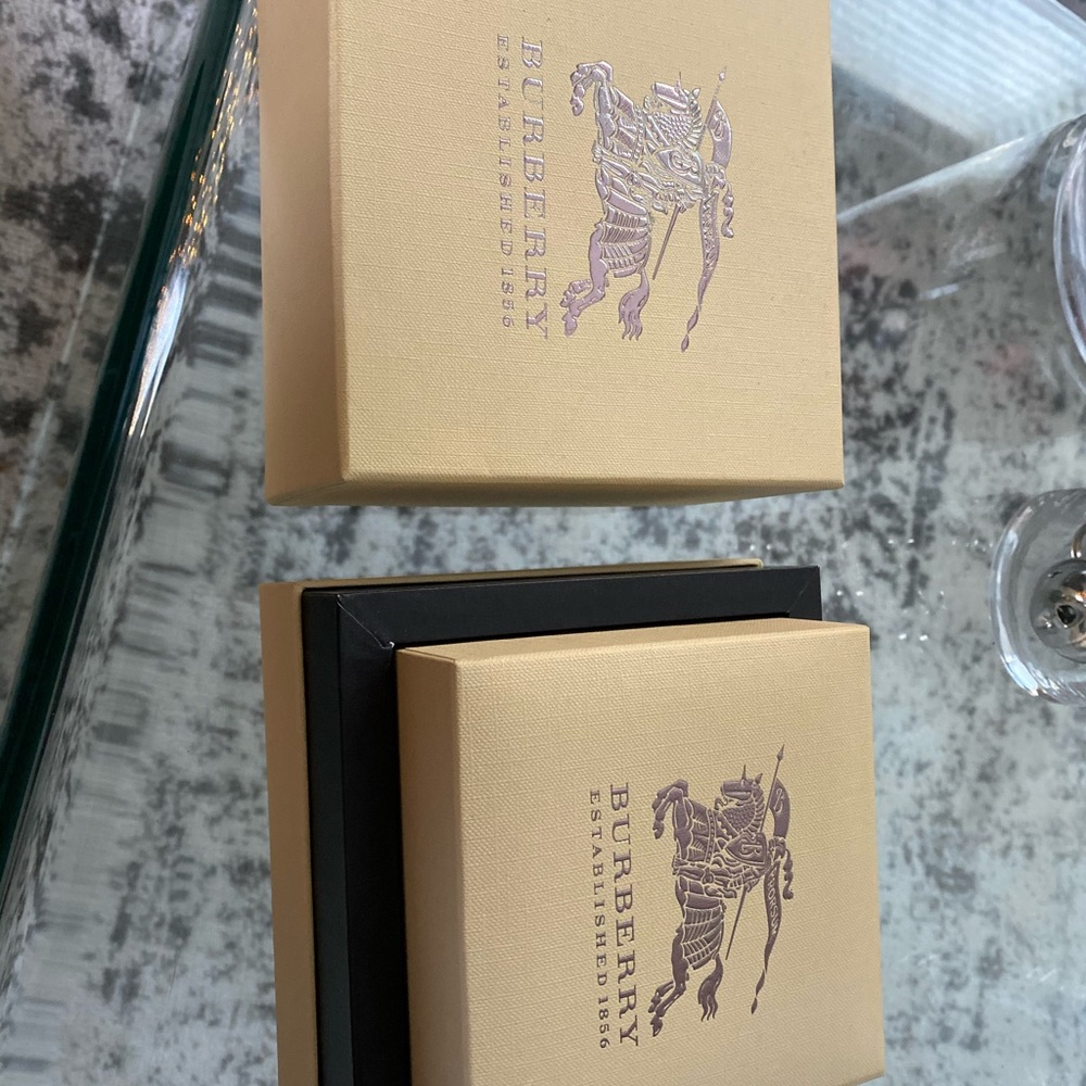 Authentic Burberry Watch (unisex) - Picture 4 of 8
